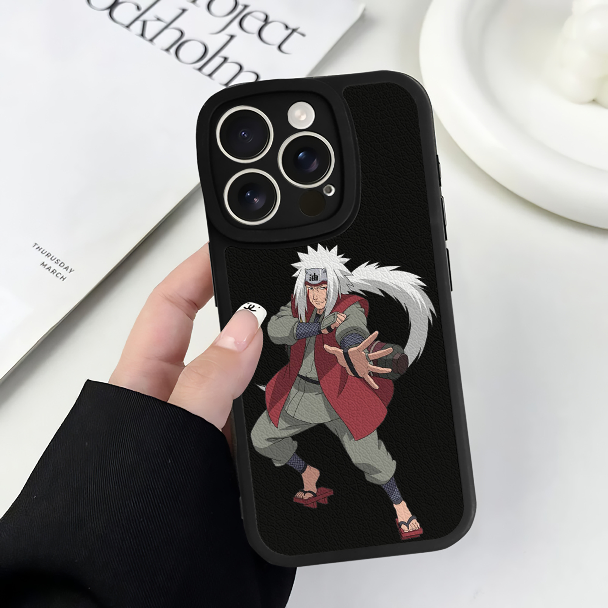 （画像用） NARUTO -ナルト- 自来也（じらいや） Jiraiya 【iPhone 16シリーズ対応】シリコンスマホケース（レザー調） 材質：シリコン